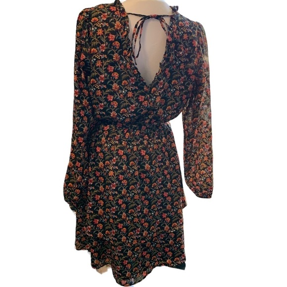 LOFT nwt, women's size xs, dress with gold metallic, with ruffle - Picture 2 of 8